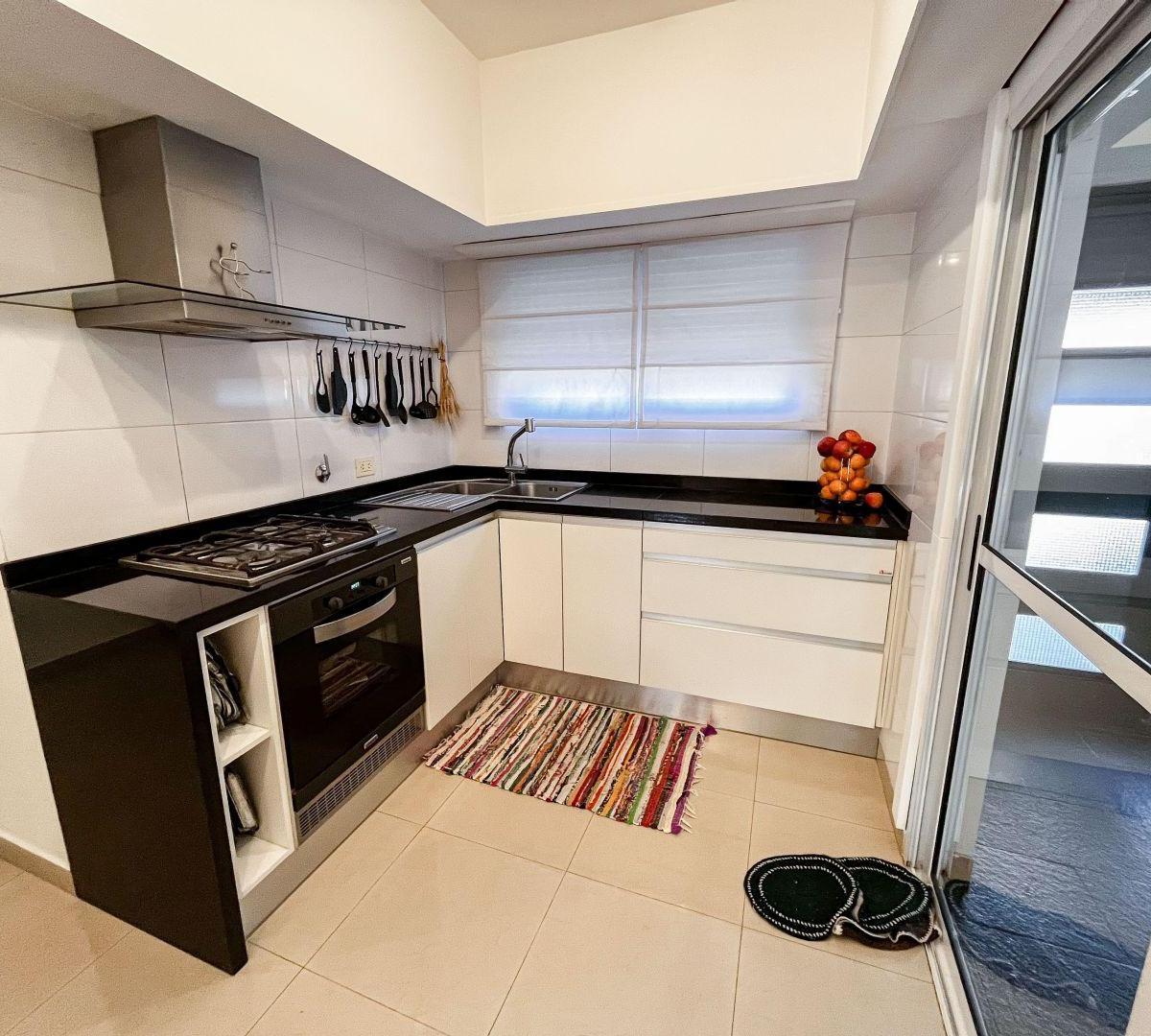 Foto de Venta de Casa 4 AMBIENTES en Parque Jorge Newbery, imagen 2
