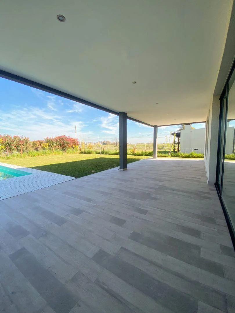 Foto de Venta de Casa 4 AMBIENTES en Santo Domingo, Canning, imagen 2