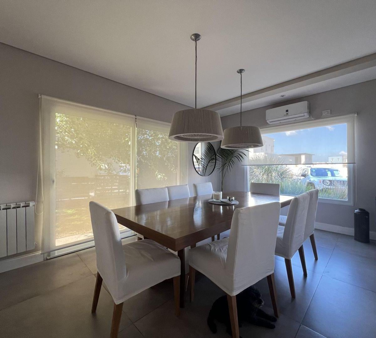 CASA EN VENTA 5 AMBIENTES EN LAGOS DE CANNING