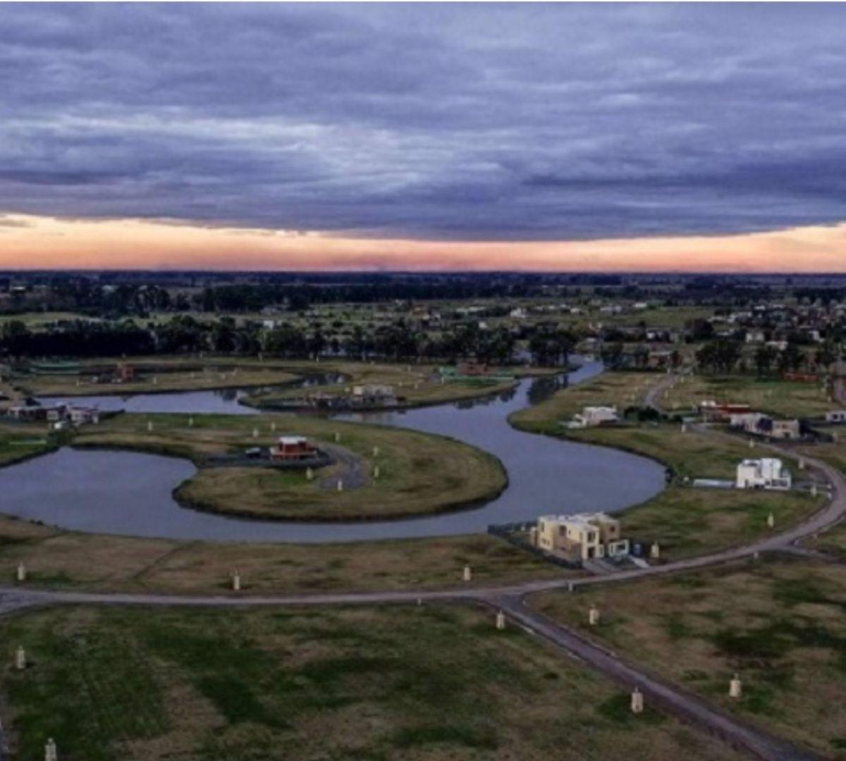 Lote con fondo a laguna en Venta en Lagos de San Eliseo