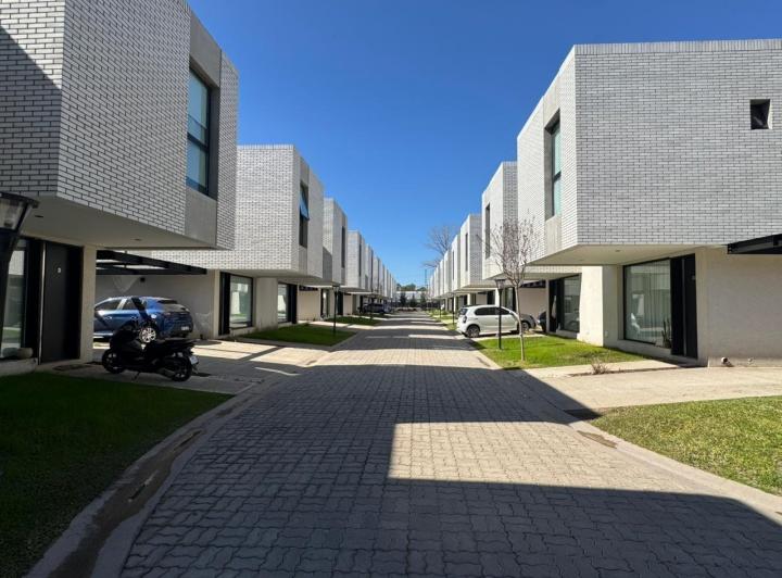 Departamento en alquiler en Bosques de Champagnat, Canning 2