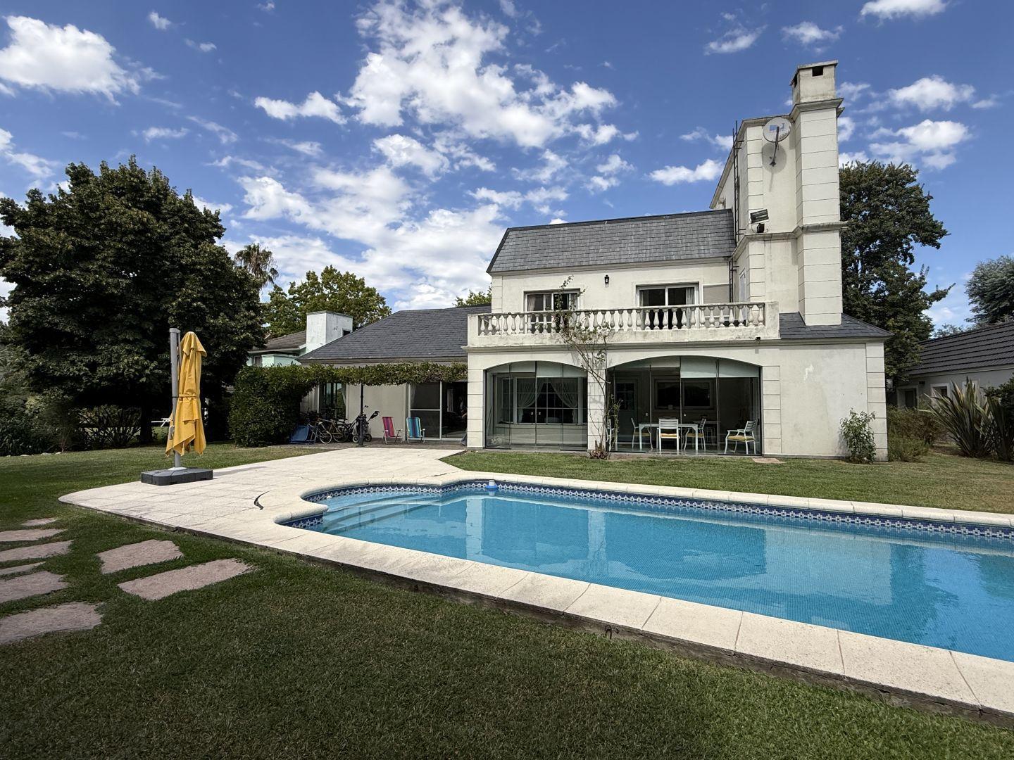 Foto de Venta de Casa en El Ombú, imagen 1