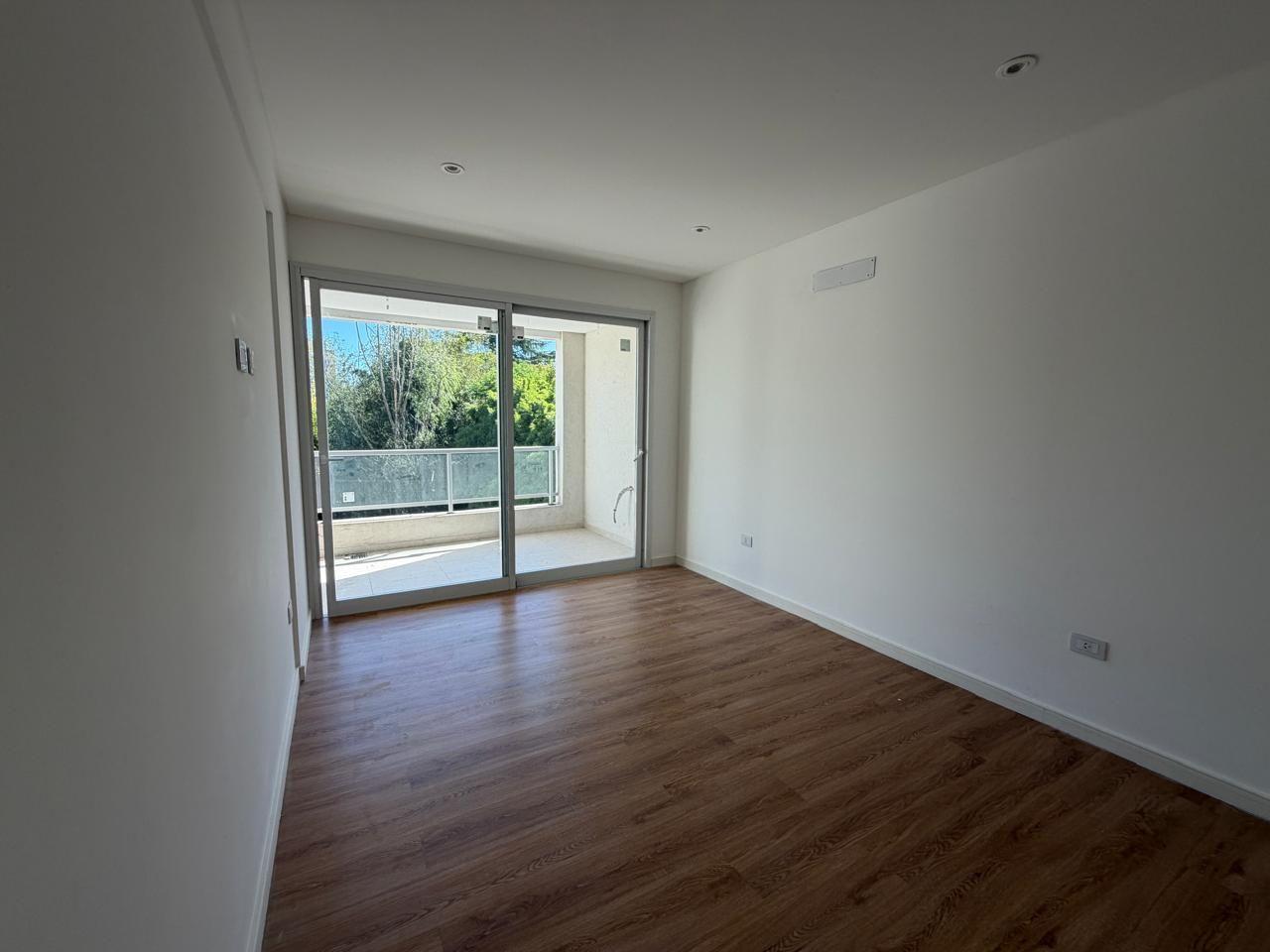 Foto de Departamento en Alquiler de 2 ambientes en Canning., imagen 2