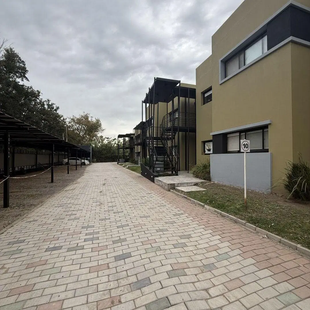 Venta de Cocheras en Espacio Las Cavas, Canning 1