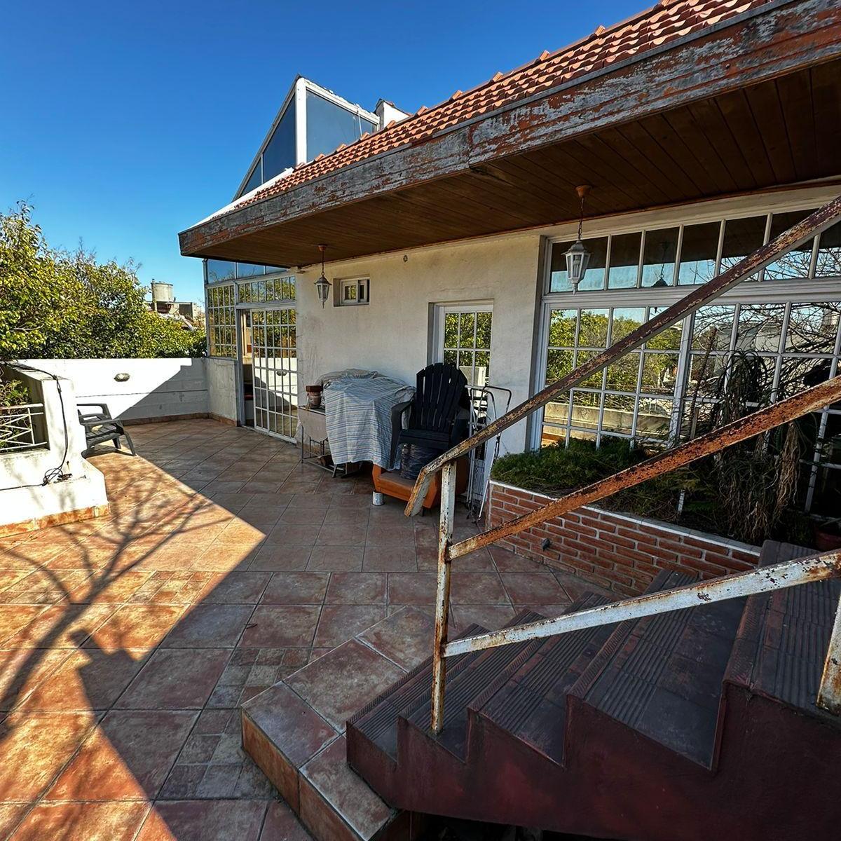 PH 4 AMBIENTES/ COCHERA CUBIERTA/ QUINCHO CON PARRILLA/ TERRAZA