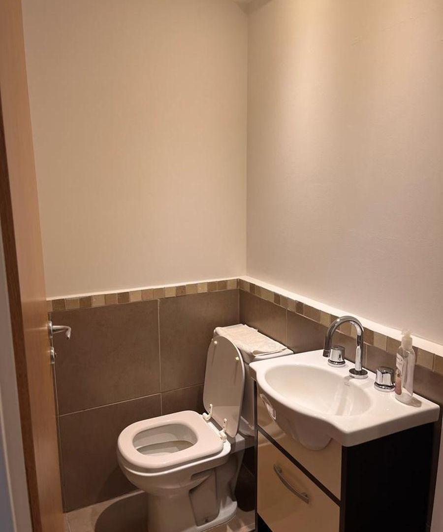 Foto de DEPARTAMENTO SEMIPISO DE 3 AMBIENTES CON BALCON A LA CALLE, imagen 3