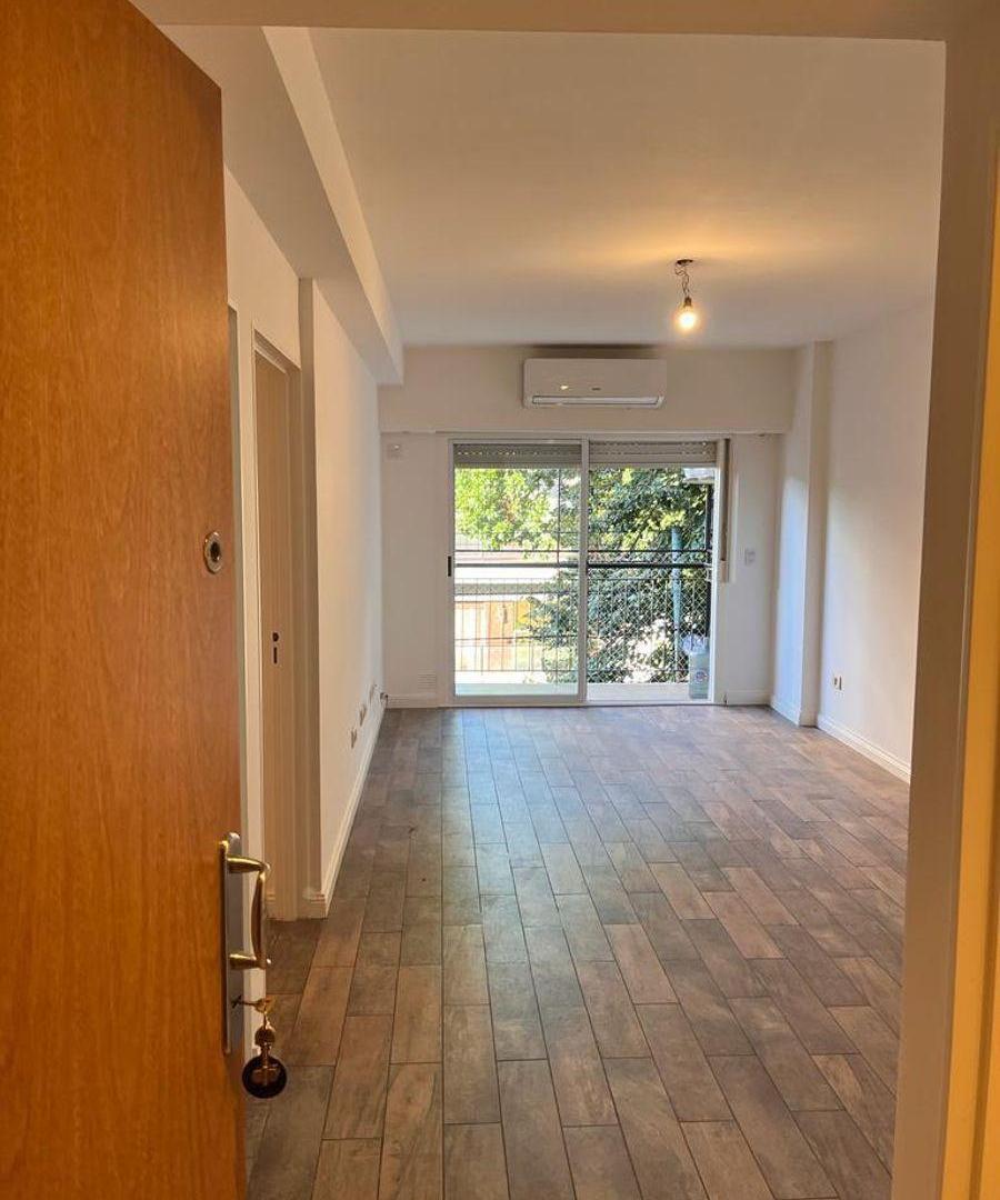 Foto de DEPARTAMENTO SEMIPISO DE 3 AMBIENTES CON BALCON A LA CALLE, imagen 5