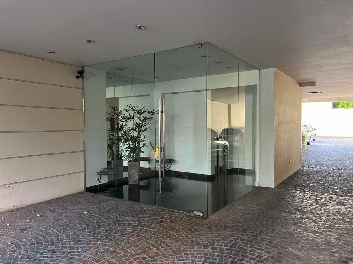 Foto de DEPARTAMENTO SEMIPISO DE 3 AMBIENTES CON BALCON A LA CALLE, imagen 1