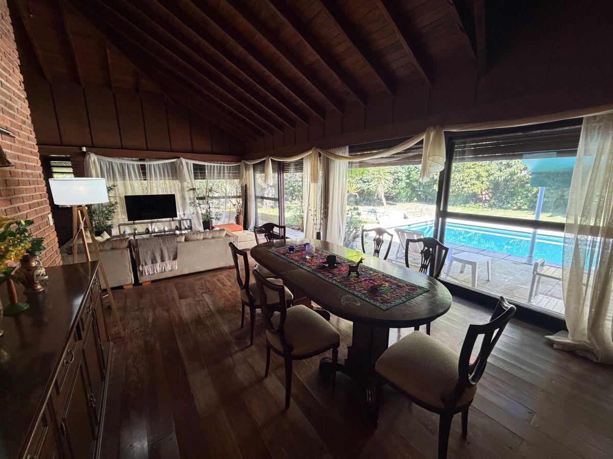 Foto de CASA 7 AMBIENTES, JARDIN CON PILETA, COCHERA CUBIERTA, QUINCHO, imagen 1