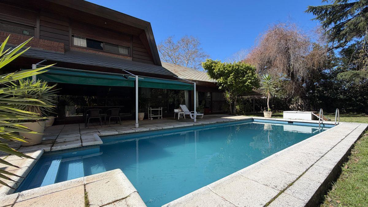 Foto de CASA 7 AMBIENTES, JARDIN CON PILETA, COCHERA CUBIERTA, QUINCHO, imagen 2