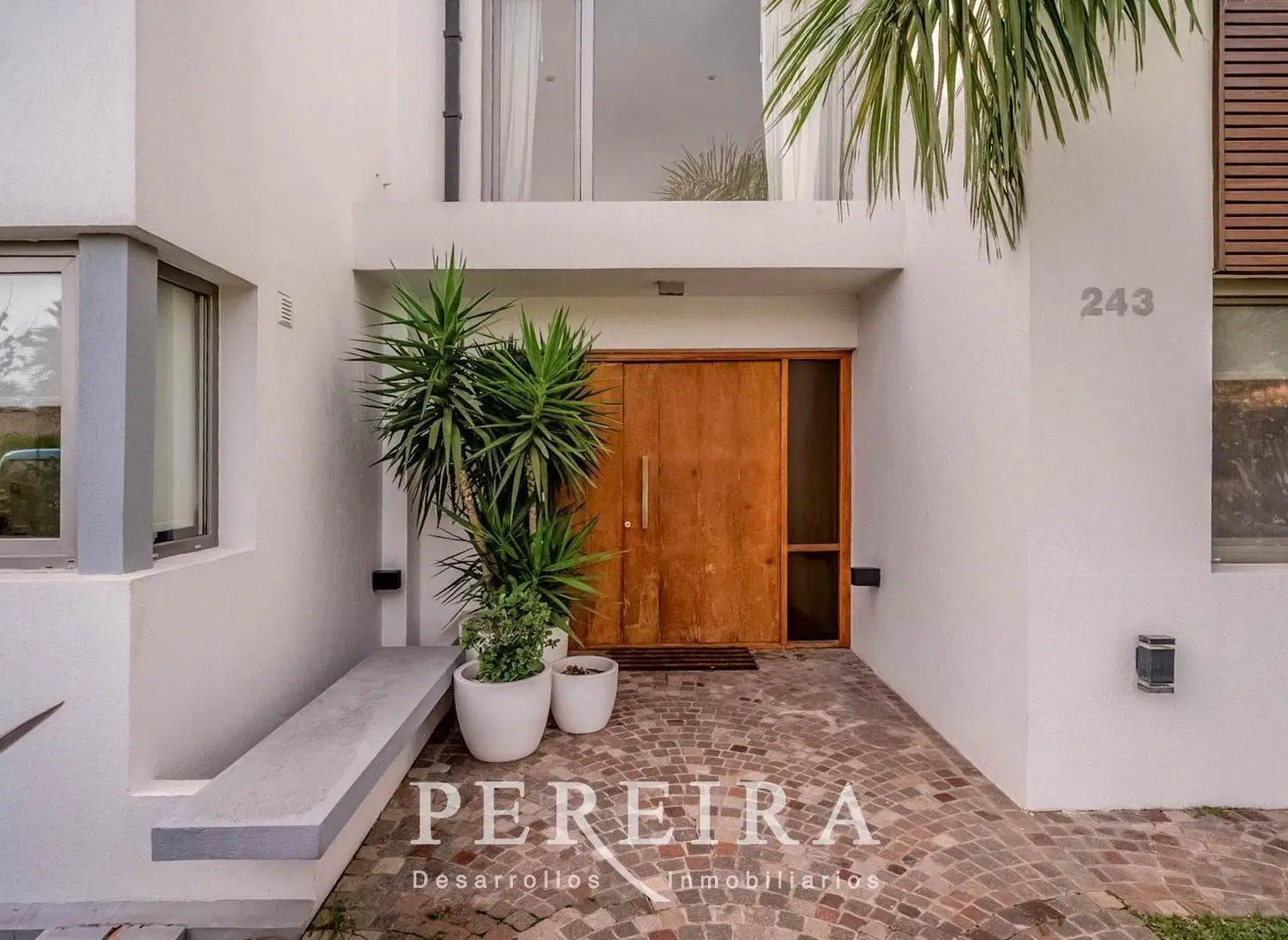 VENTA - Casa en Los Jazmines - Pilar del Este  - 5 dormitorios 2