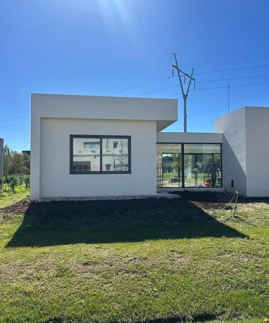 Venta Casa 3 dormitorios Pilar Altos de Campo Grande. Financiación 8
