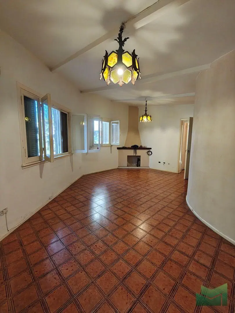 Casa en Esquina para Reciclar · 4 Dorm. · 2 Plantas · Garaje · Beccar · U$S 254.000 2