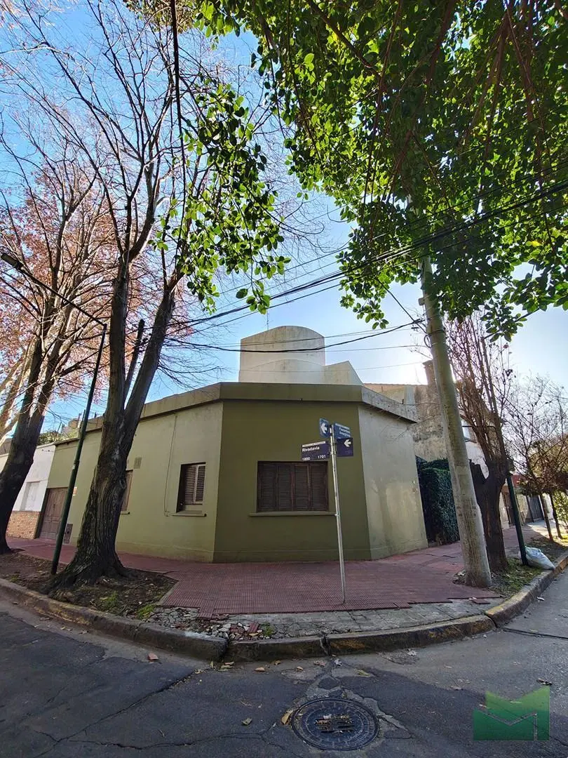 Casa en Esquina para Reciclar · 4 Dorm. · 2 Plantas · Garaje · Beccar · U$S 254.000 3