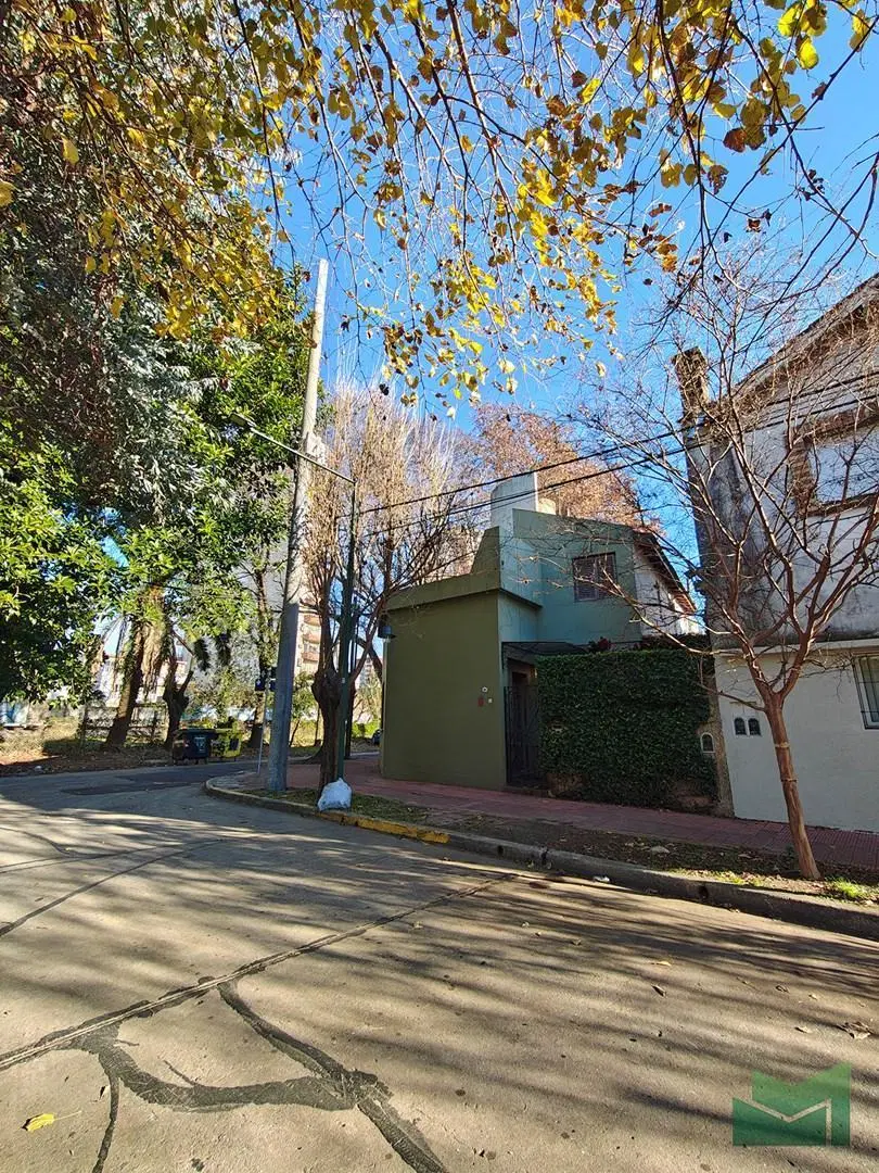 Casa en Esquina para Reciclar · 4 Dorm. · 2 Plantas · Garaje · Beccar · U$S 254.000 4
