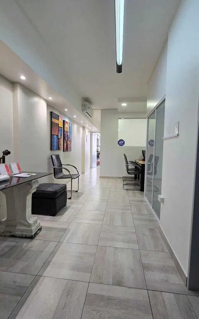 Oficina en alquiler a metros de Avda. Cabildo 4