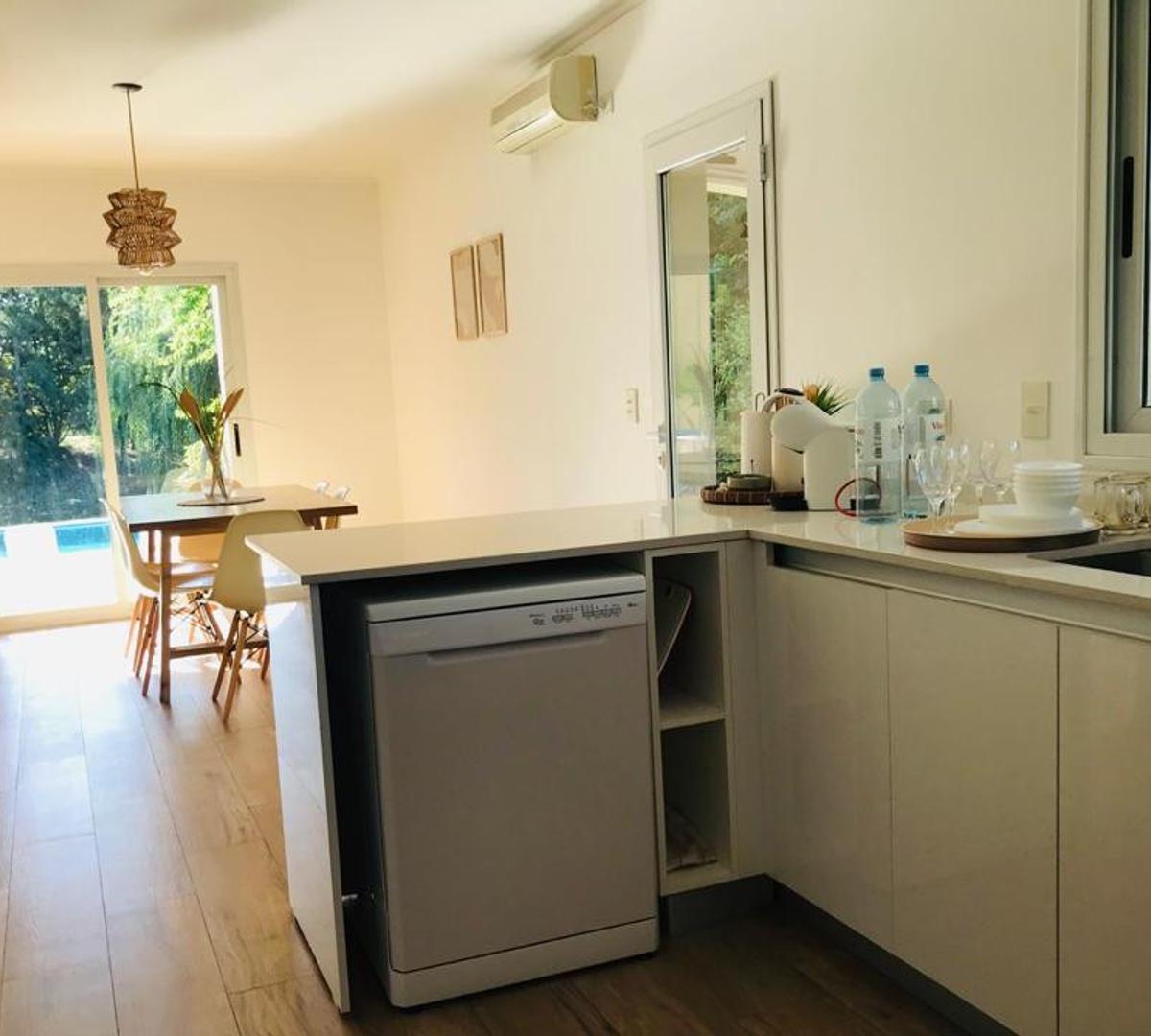 Venta - Excelente casa de Diseño en Barrio Los Castores