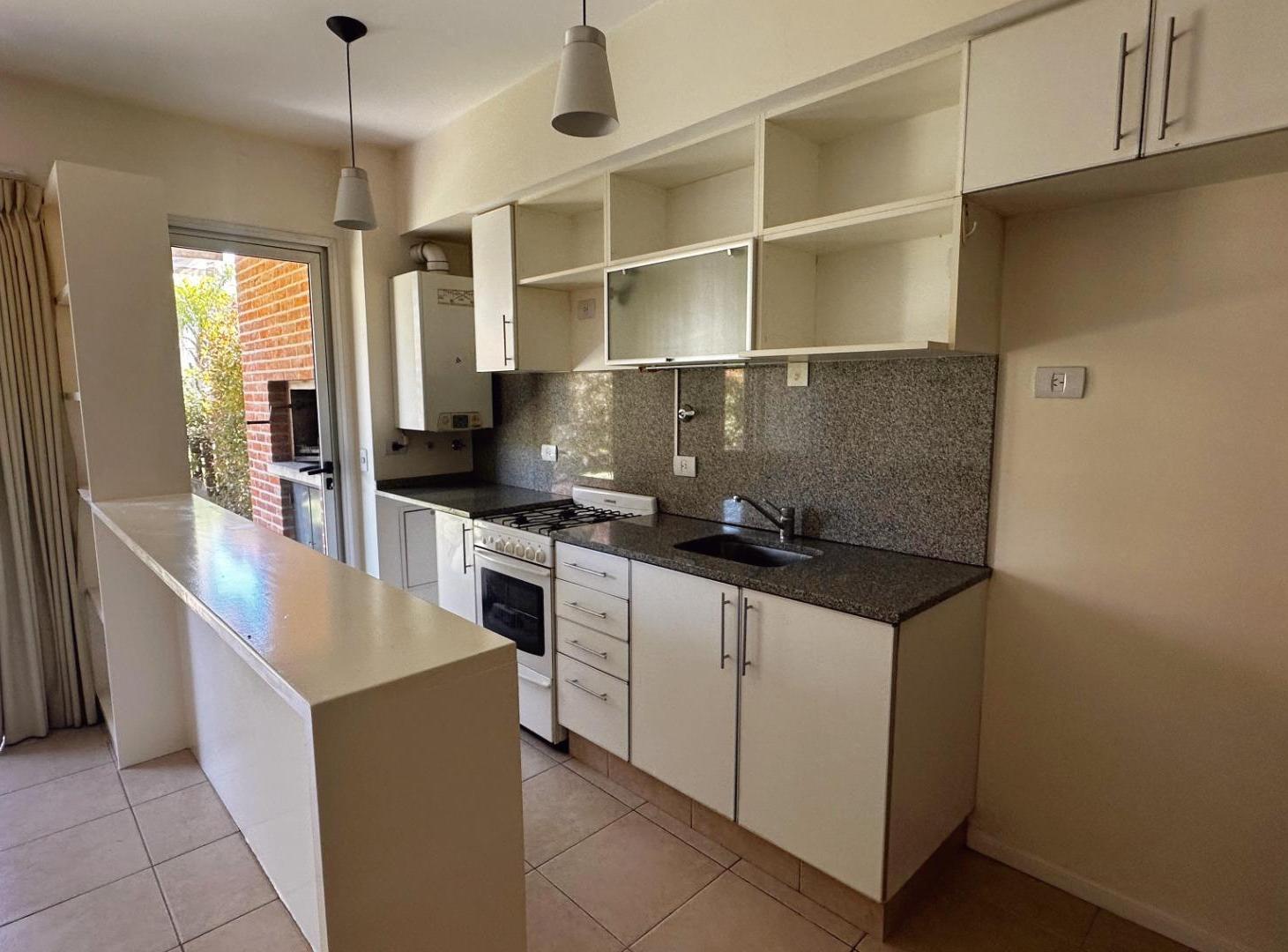 Foto de Impecable departamento de 2 ambientes con jardín y parrilla!, imagen 2