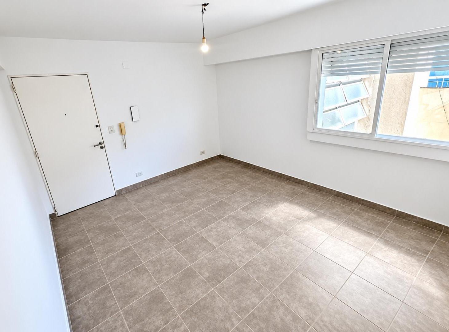 Foto de 2 AMBIENTES SIN EXPENSAS - RECICLADO - ULTIMO PISO -BELGRANO, imagen 4