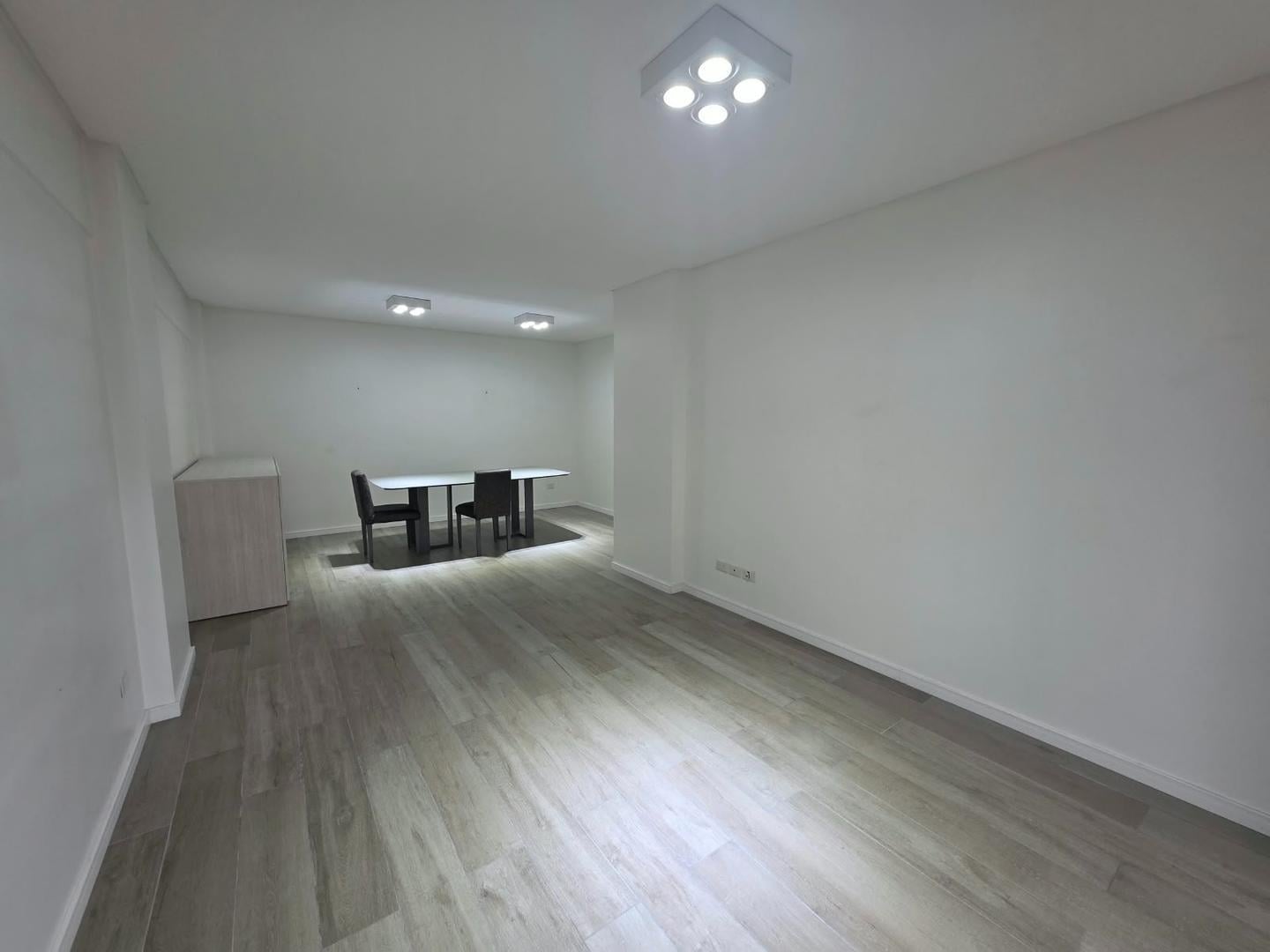 Foto de Venta Departamento de Cuatro Ambientes con Cochera Belgrano, imagen 3