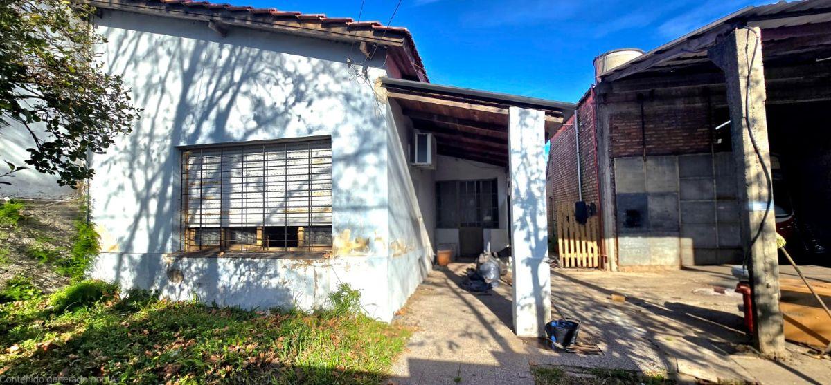Venta de Casa de 4 Amb a Reciclar y Galpon (Juntos o Separados)