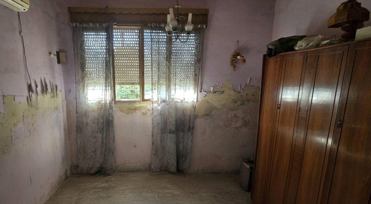 Venta de Casa de 4 Amb a Reciclar y Galpon (Juntos o Separados)
