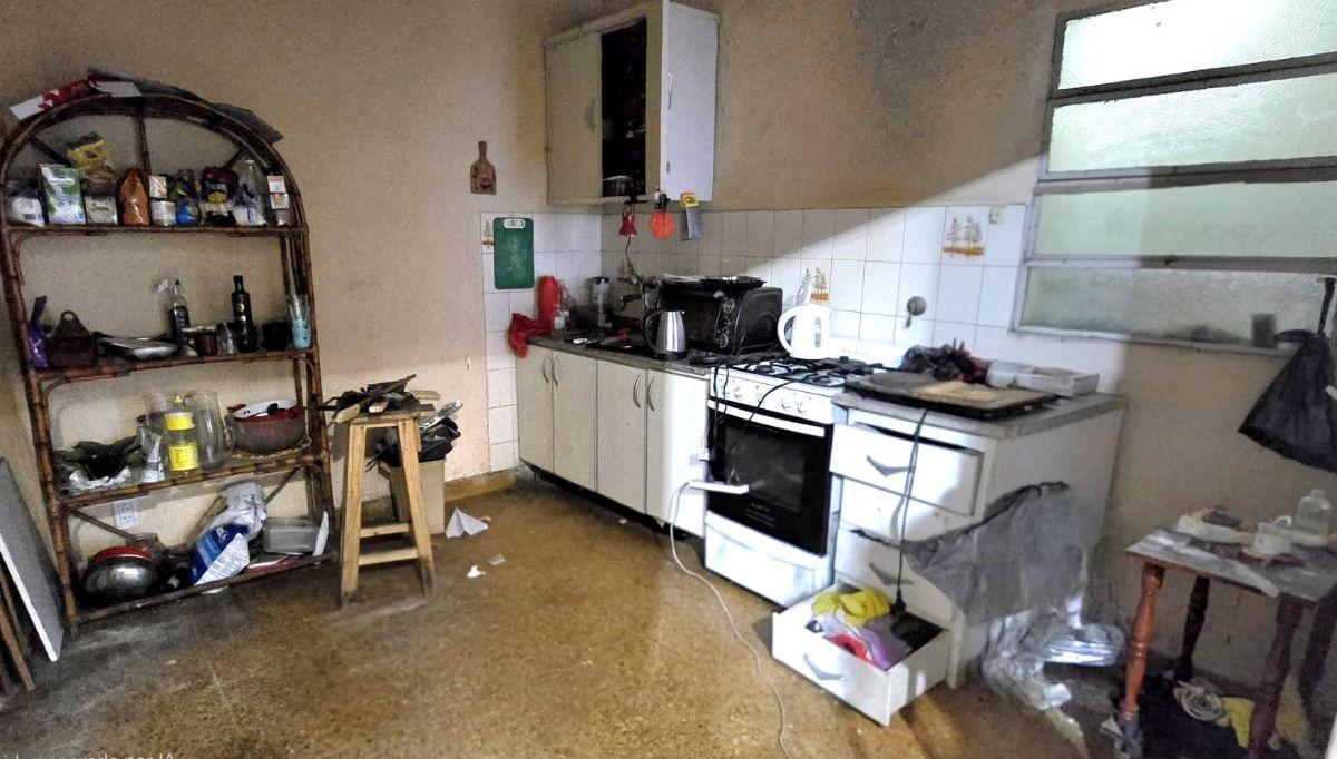 Casa de 4 Ambientes con 2 Locales Comerciales y Cochera