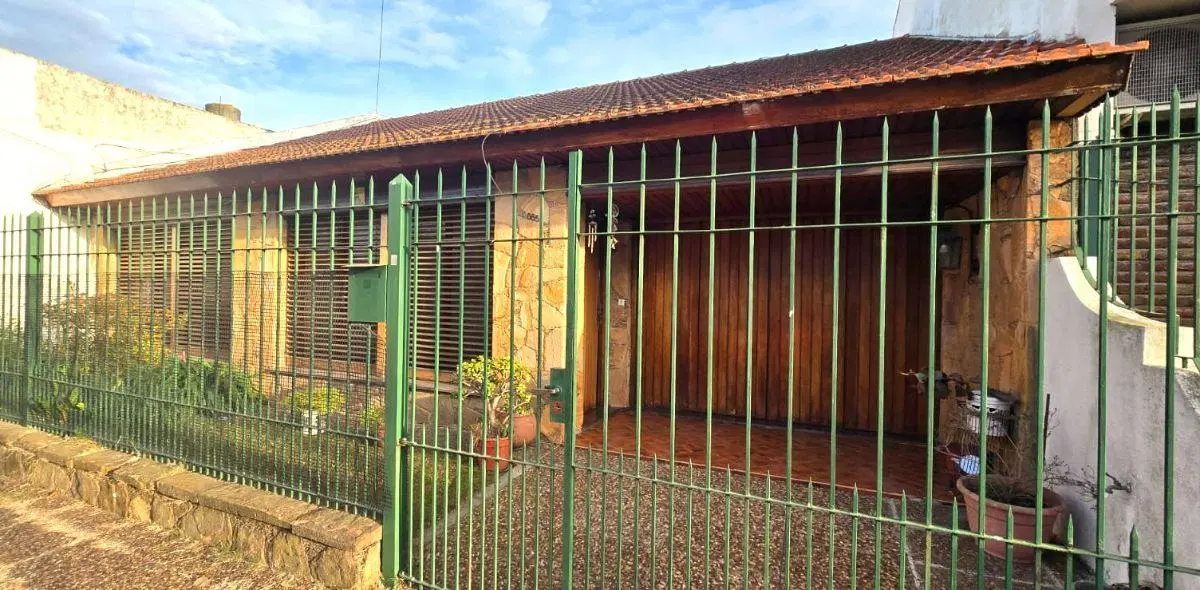 Casa 3 ambientes con Garaje pasante y Quincho 3