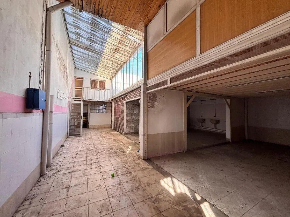 VENTA Galpón / Deposito + 2 Departamentos en block 3