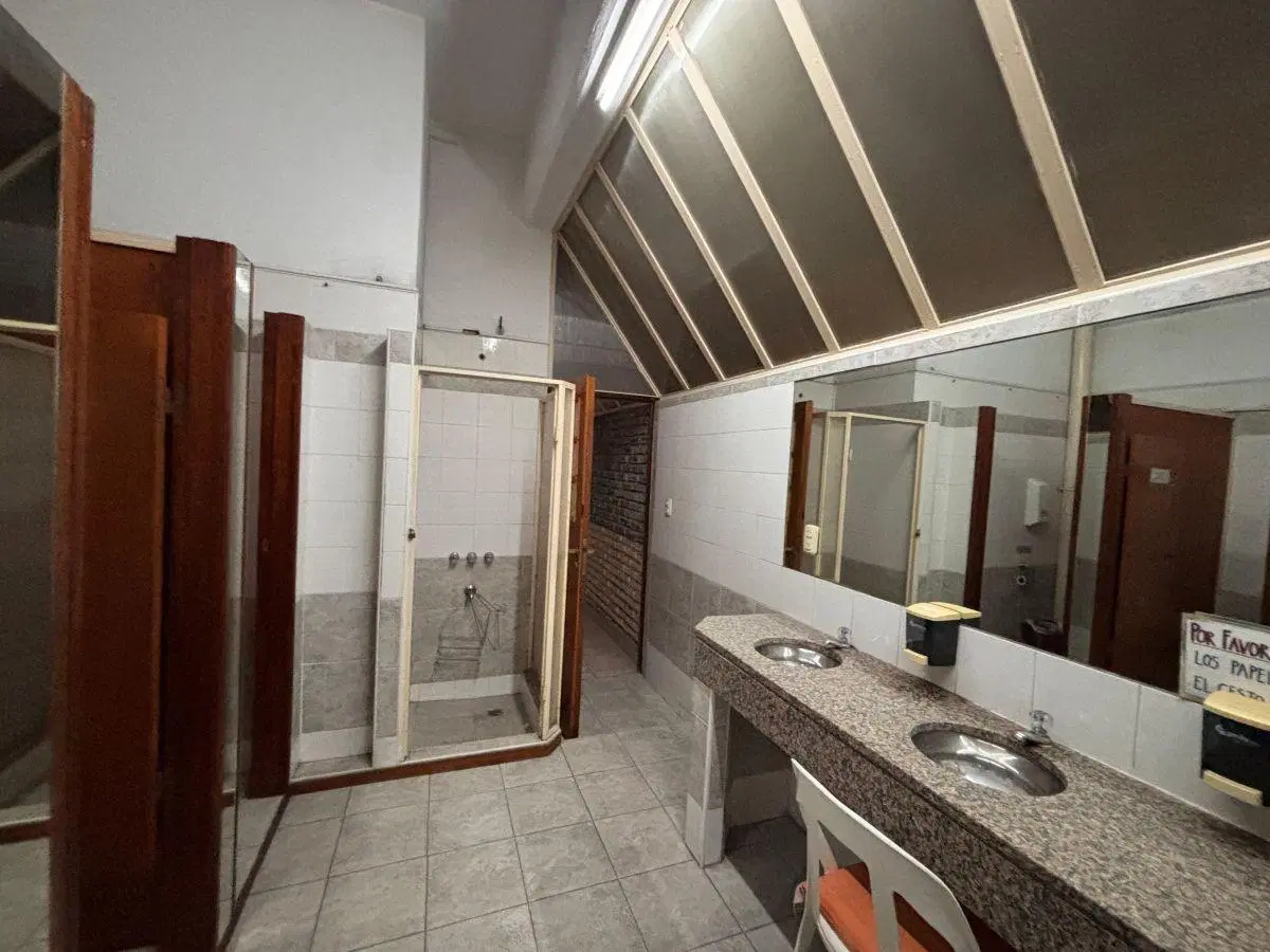 VENTA Galpón / Deposito + 2 Departamentos en block 2