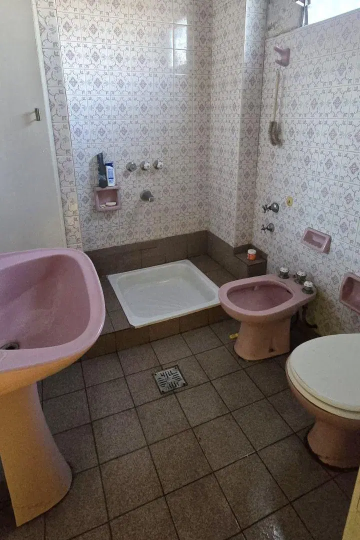 Casa de 4 Ambientes con 2 Locales Comerciales y Cochera OPORTUNIDAD 8