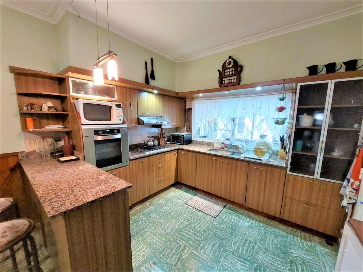 Foto de Casa con Parque - Quincho y Garaje - 5 Ambientes - Oportunidad - Apto, imagen 5