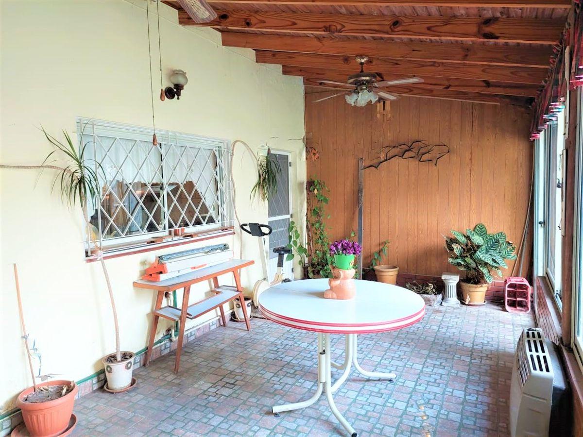 Foto de Casa con Parque - Quincho y Garaje - 5 Ambientes - Oportunidad - Apto, imagen 4