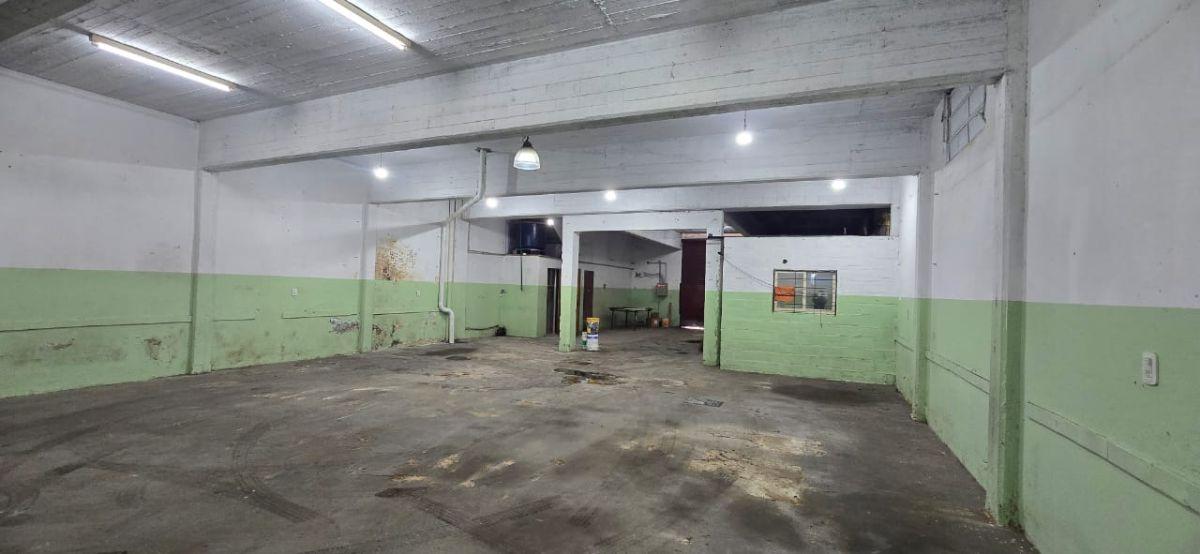 Foto de Excelente Galpón y Departamento de 3 Amb. en Blok "Oportunidad", imagen 2