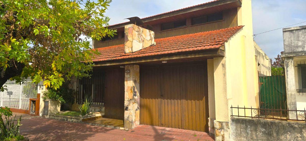 Foto de Casa de 4 Ambientes con Garaje Pasante y Fondo Libre - NUEVO PRECIO, imagen 3