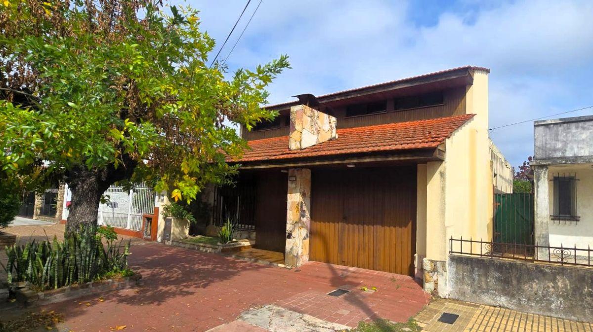 Foto de Casa de 4 Ambientes con Garaje Pasante y Fondo Libre - NUEVO PRECIO, imagen 1