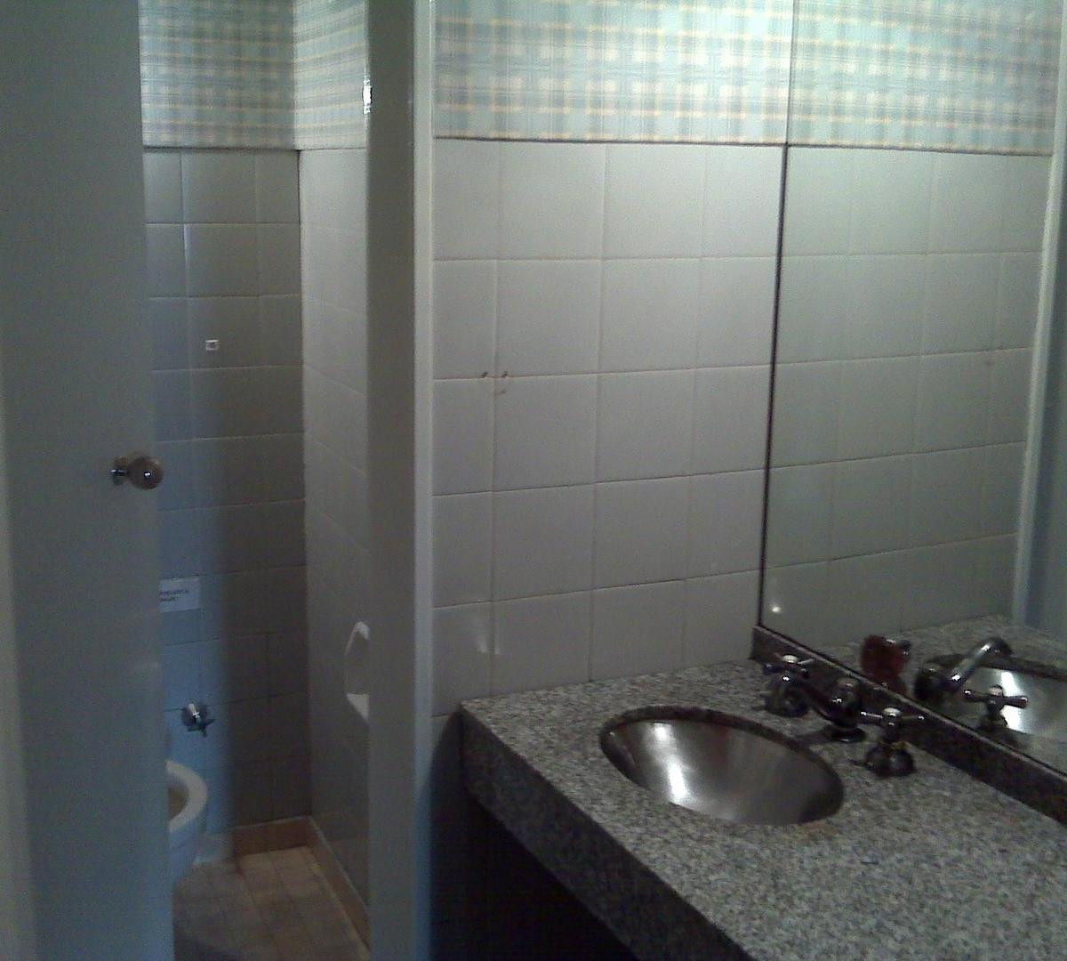 Oficina de 38 m² C/baño Propio, Piso Alto, Luz 5