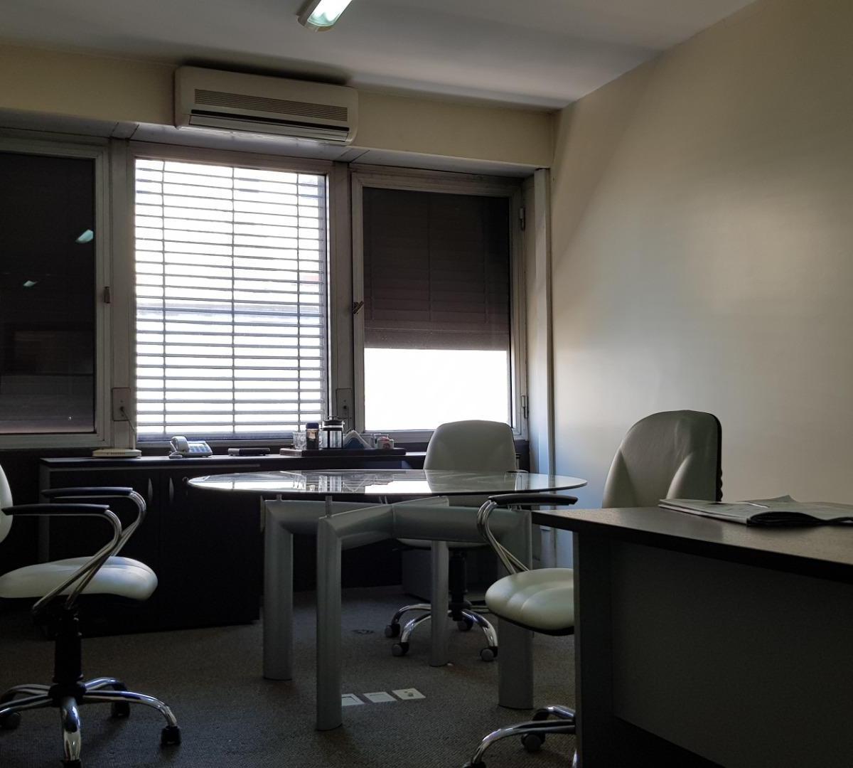 Oficina de 38 m² C/baño Propio, Piso Alto, Luz 1