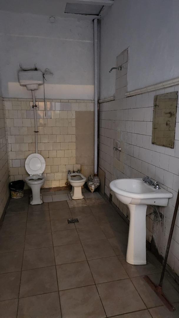 Piso con 23 Habitaciones y 5 Baños 1