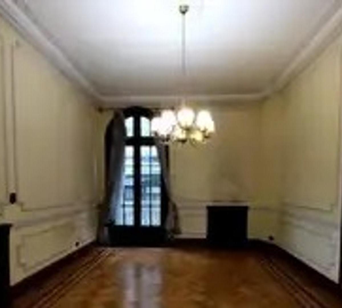 Excelente Semipiso de Época en Venta 1