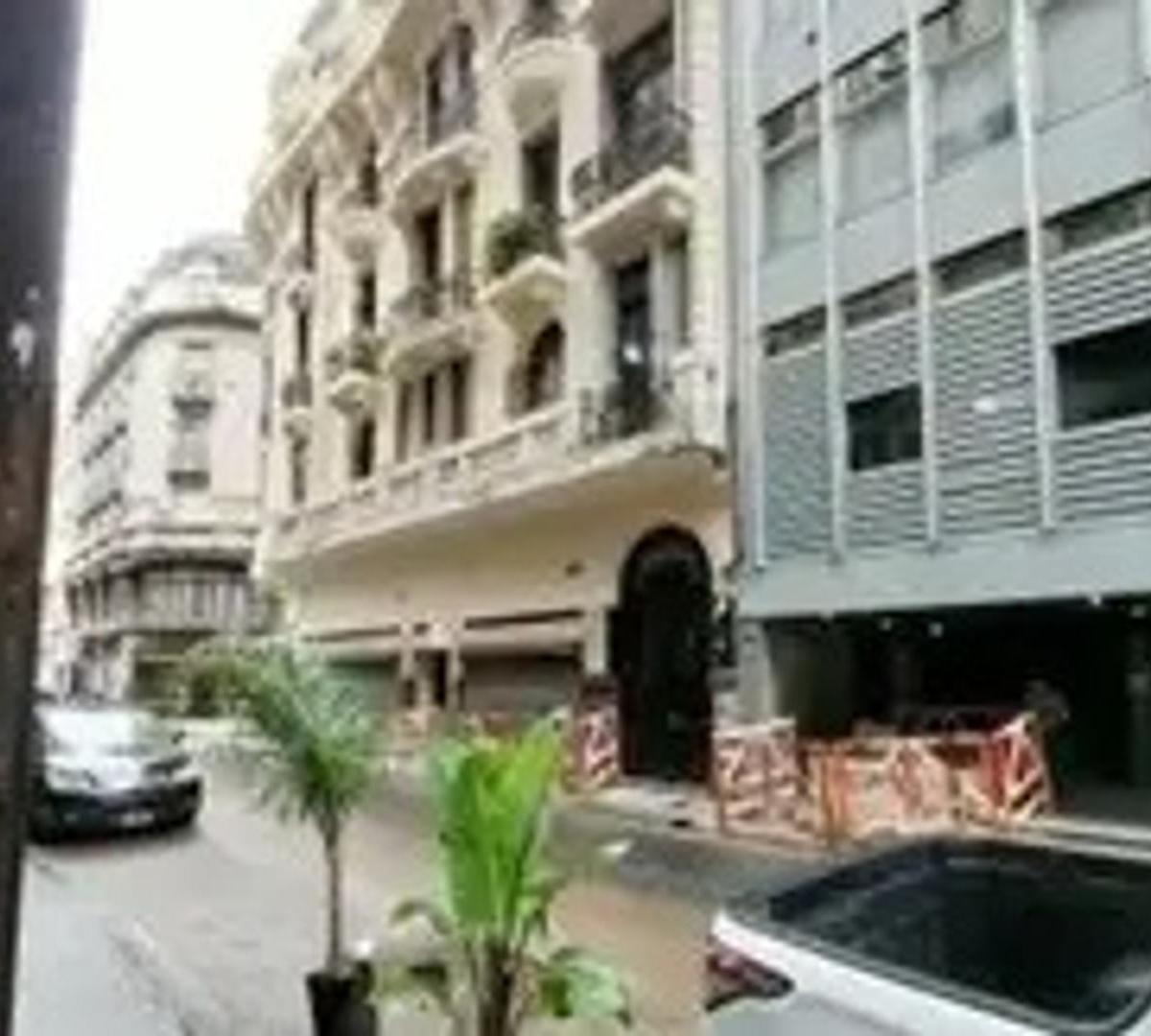 Excelente Semipiso de Época en Venta 3