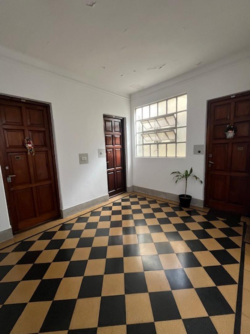 Amplio Departamento de 4 Ambientes. Muchas Luz 1