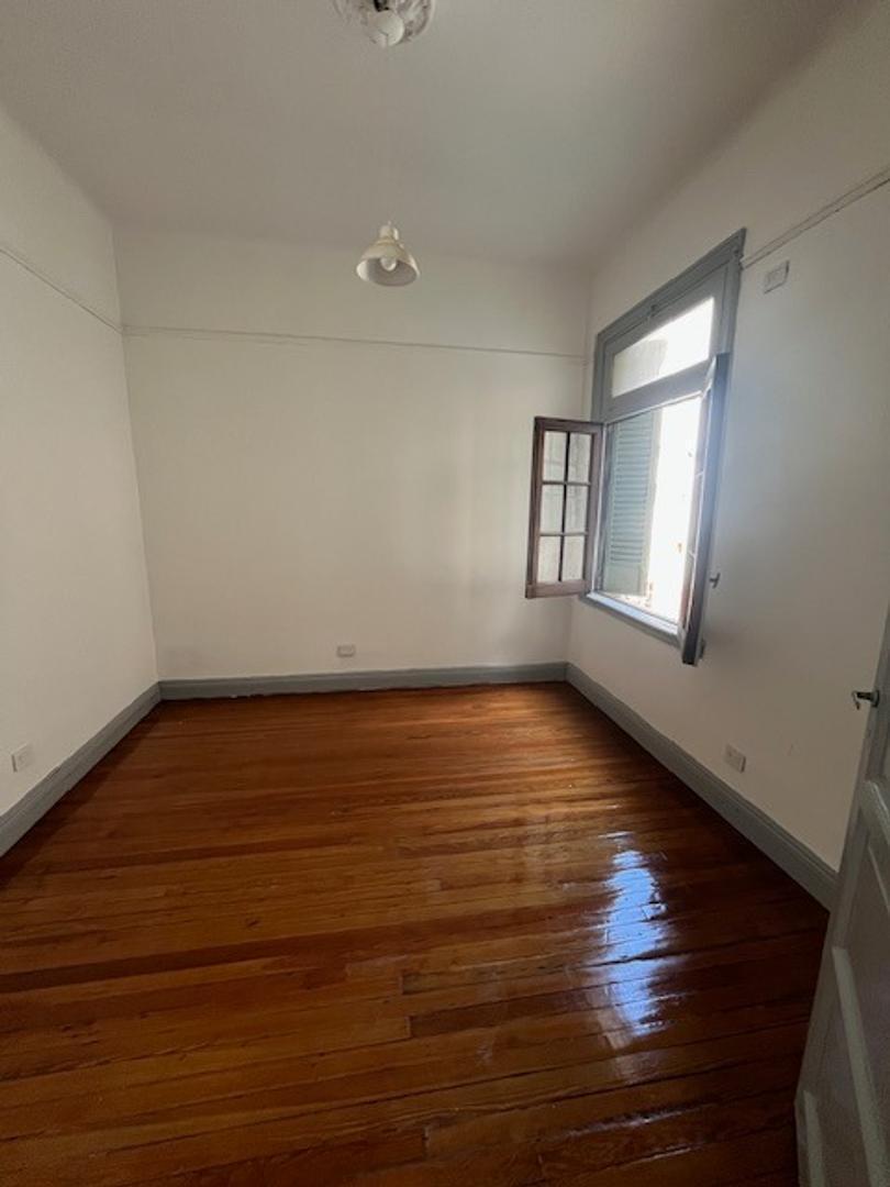 Amplio Departamento de 4 Ambientes. Muchas Luz 5