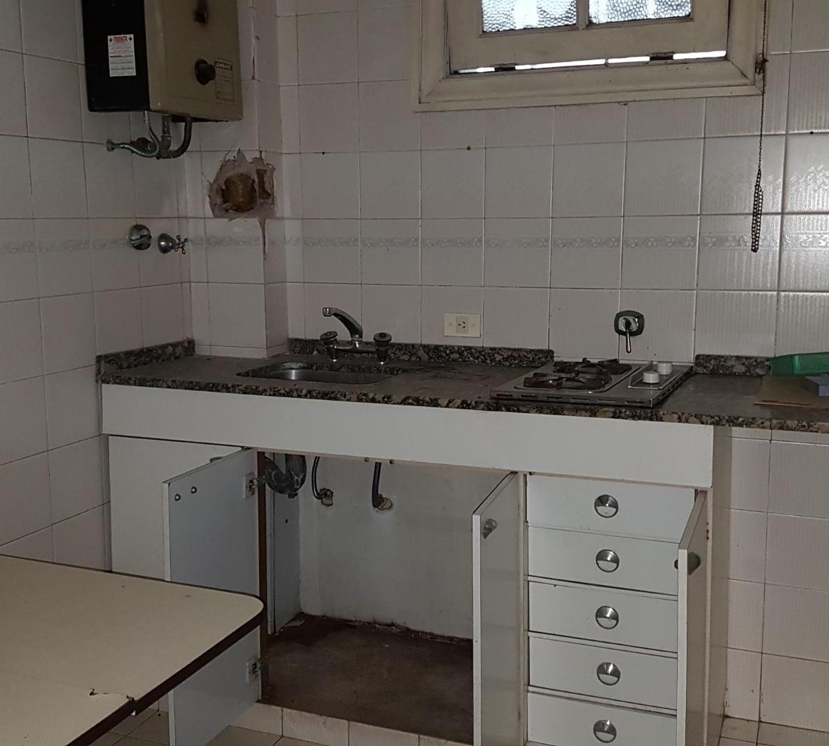 Departamento Apto Profesional C/balcón Frente a Plaza Roma 4