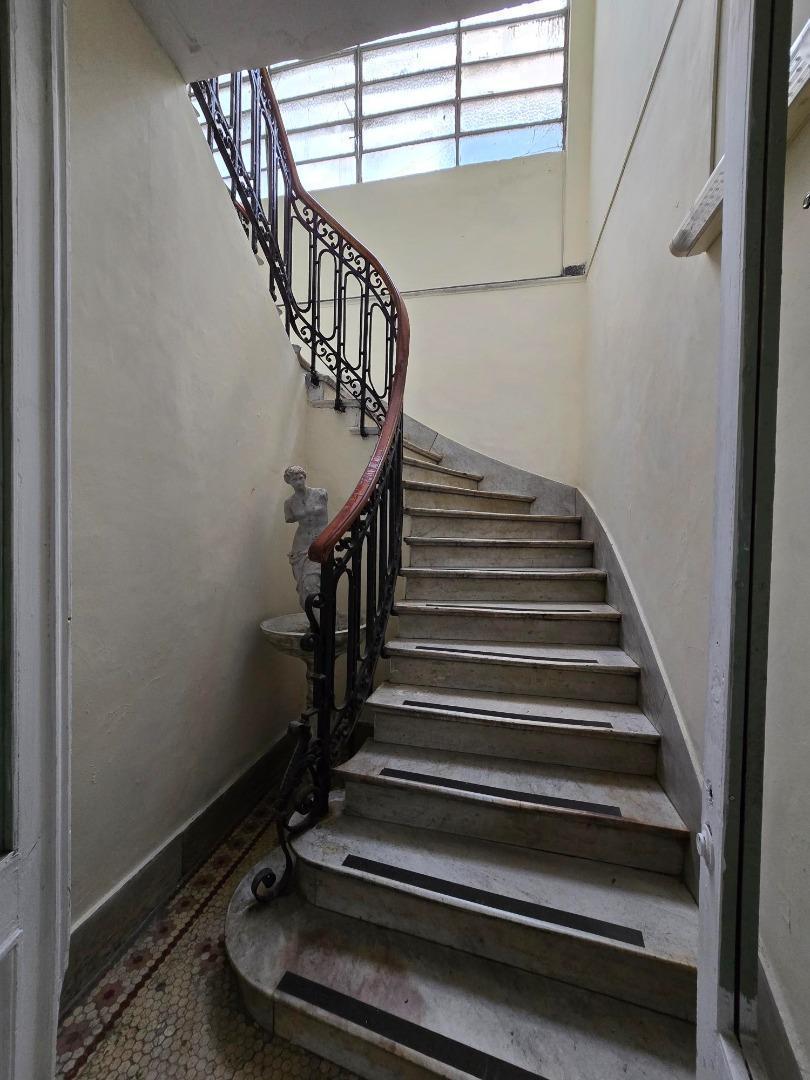 Piso de 11 habitaciones en venta, 4 baños, SIN EXPENSAS