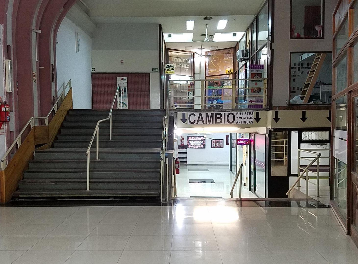 Foto de Amplio local en galería, Plaza San Martín, imagen 3