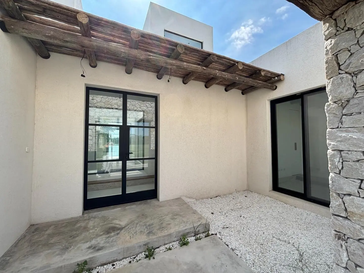 Moderna casa en venta laguna, pileta, Santa Ana, Villanueva 8