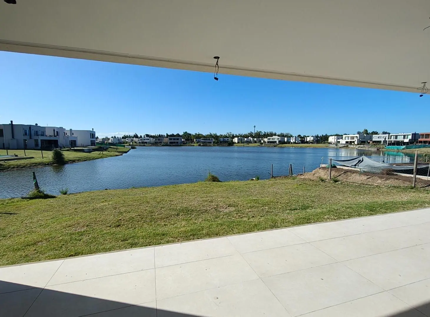 Moderna casa en venta laguna, pileta, Santa Ana, Villanueva 4