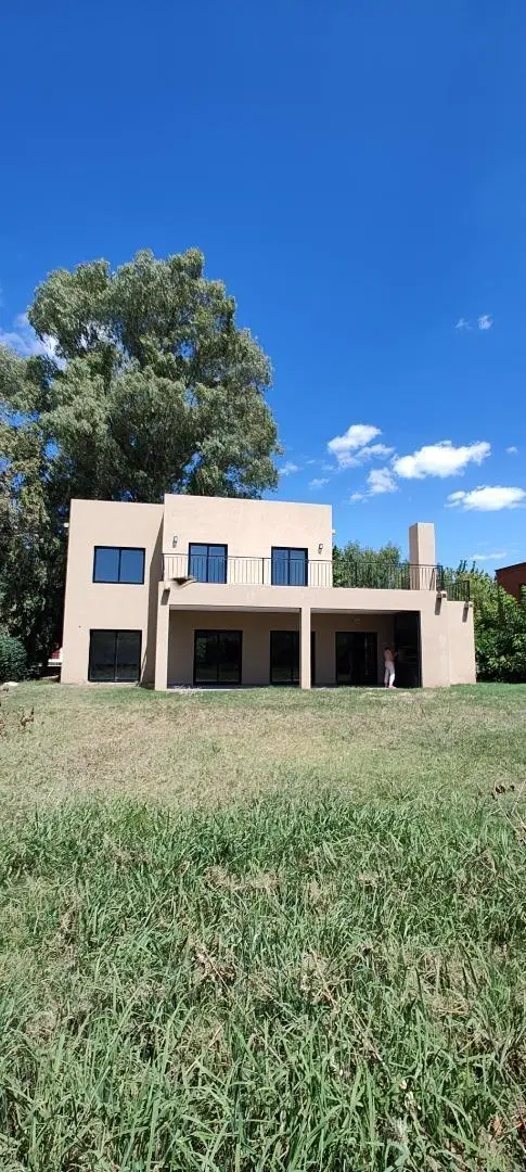 Casa en alquiler en B° Los Eucaliptus Haras de Santa Maria 4