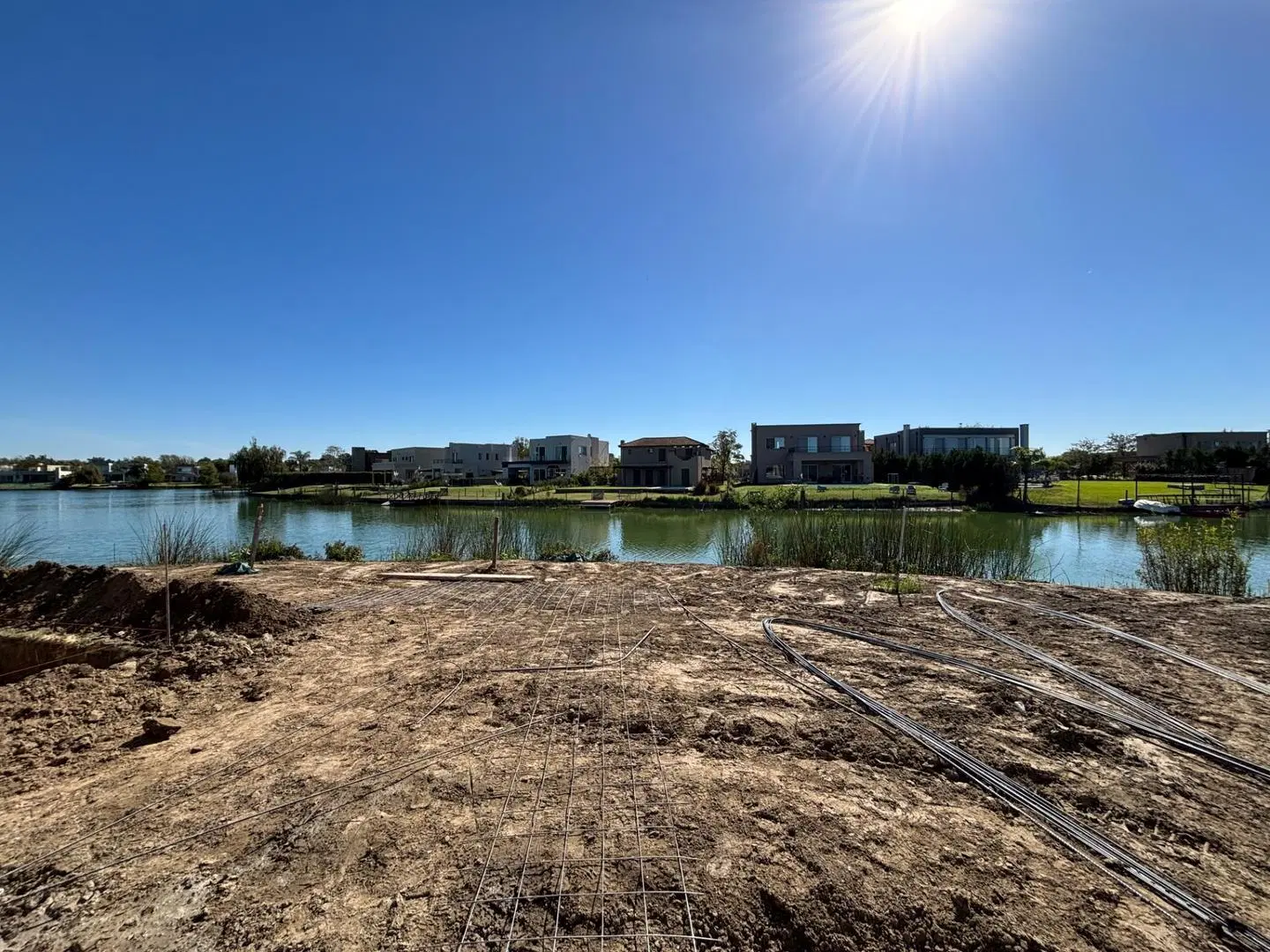 Casa en venta a la laguna El Cantón barrio Norte, Escobar 5